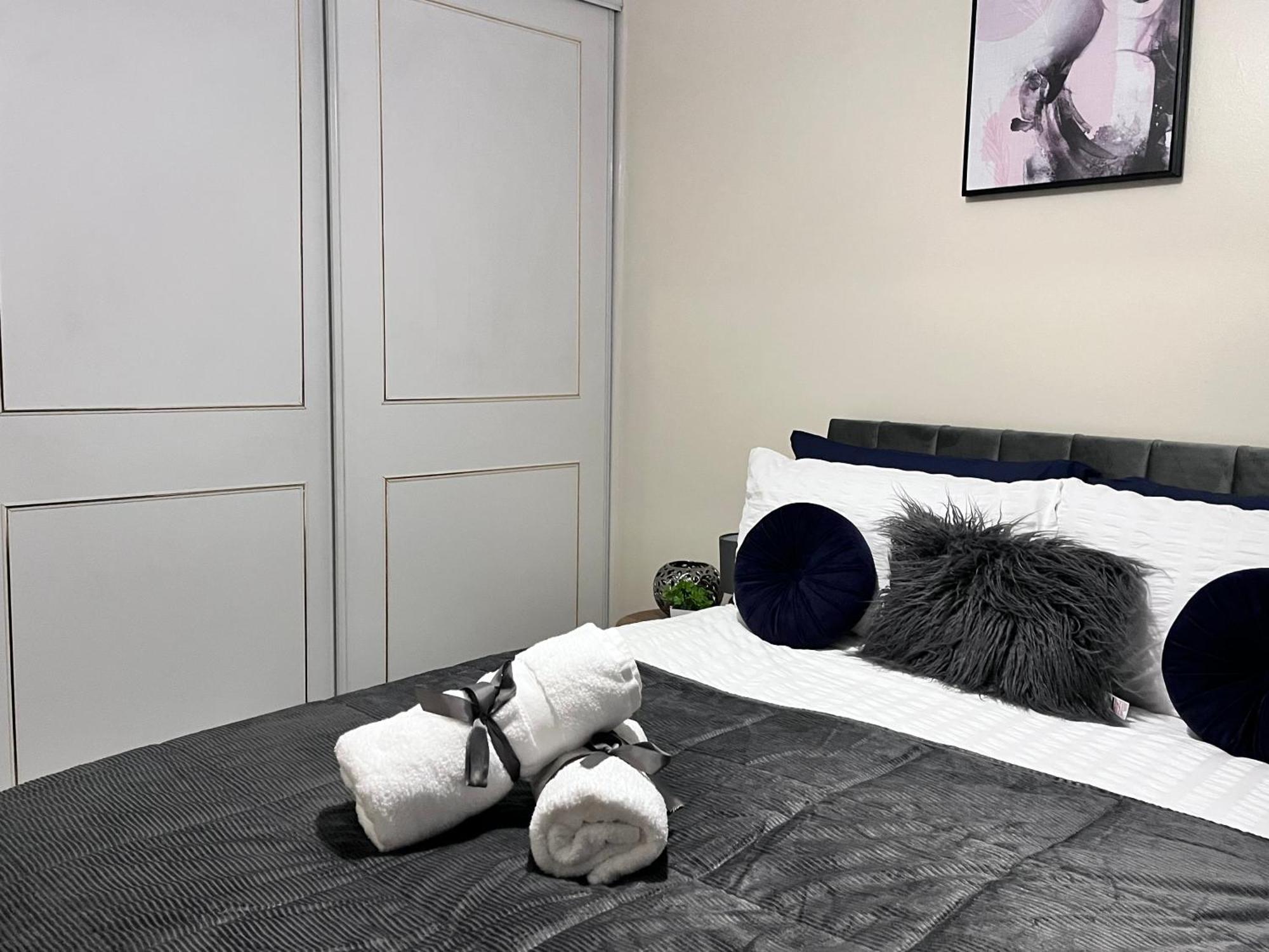 Lush House Close To Ashford Town Centre With Driveway Kültér fotó