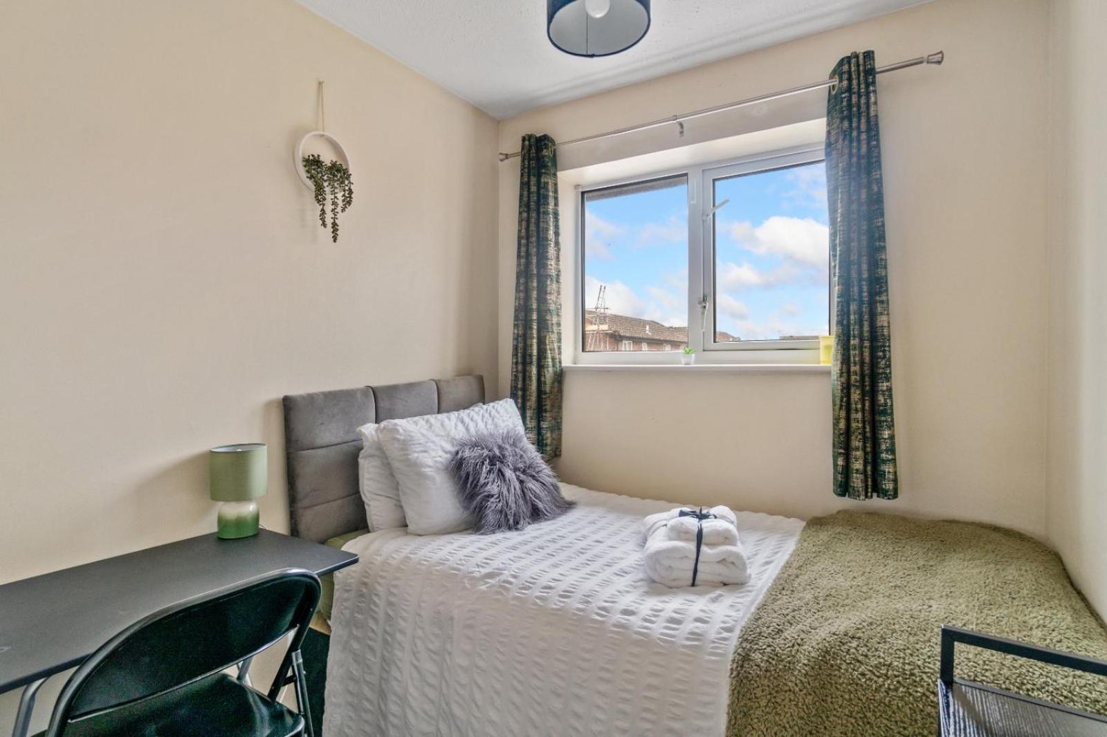 Lush House Close To Ashford Town Centre With Driveway Kültér fotó