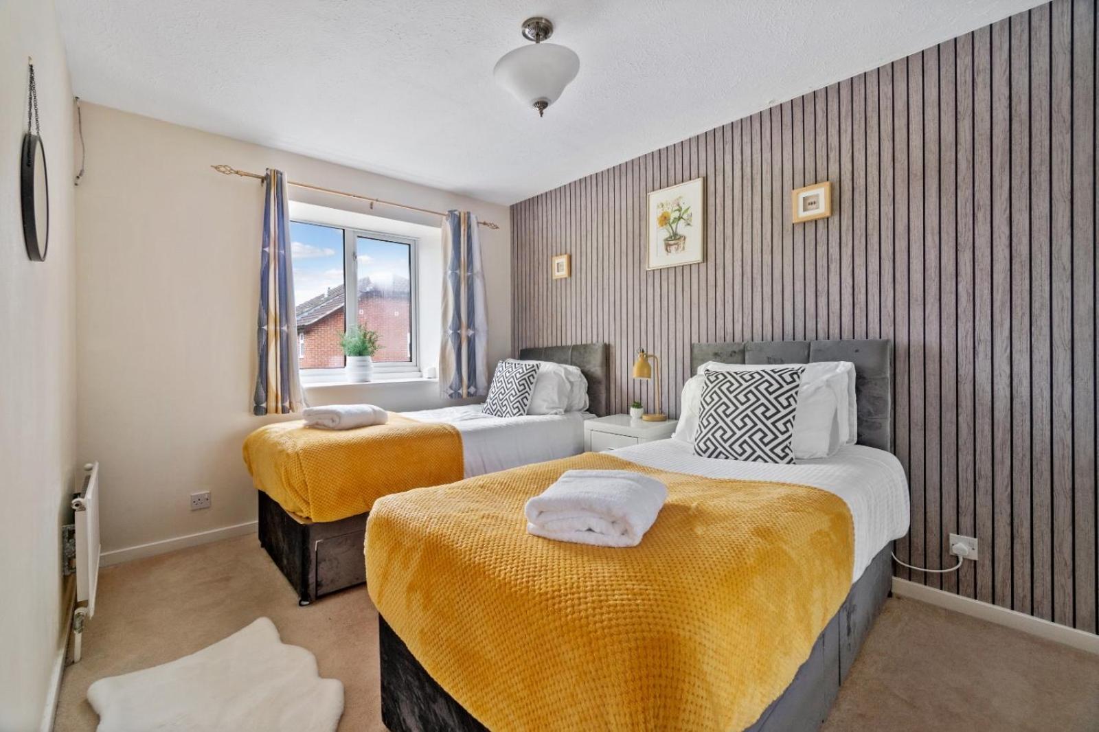Lush House Close To Ashford Town Centre With Driveway Kültér fotó